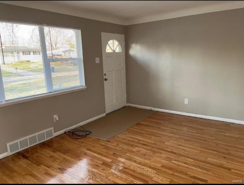 10221 Lynncrest Ct - Photo 2 of 6