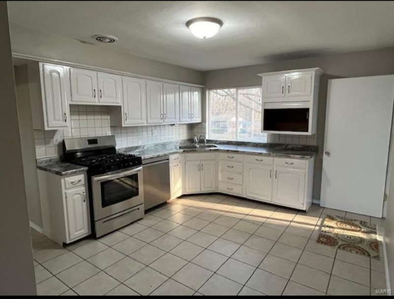 10221 Lynncrest Ct - Photo 3 of 6