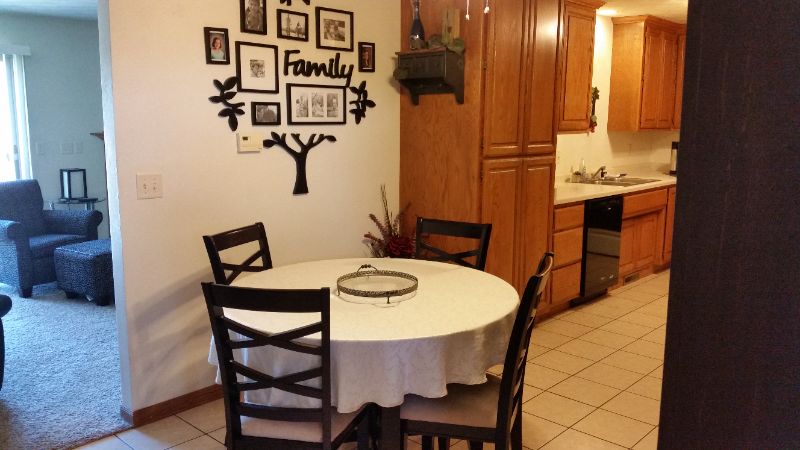 1085 Rock Ledge Ln - Photo 2 of 9