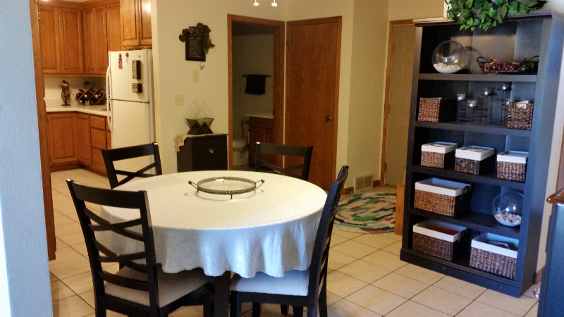 1085 Rock Ledge Ln - Photo 3 of 9