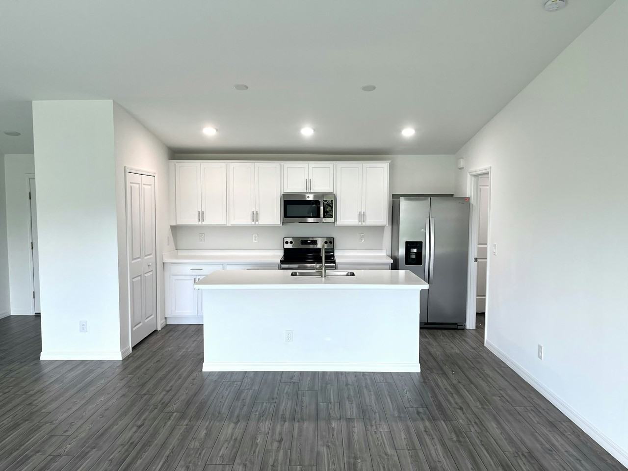 4303 Northeast 12th Court - Photo 2 of 13