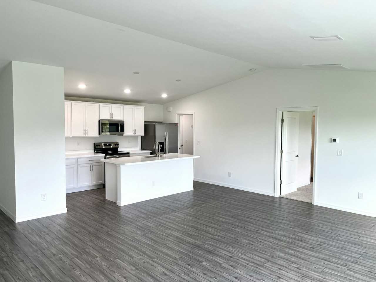 4303 Northeast 12th Court - Photo 3 of 13