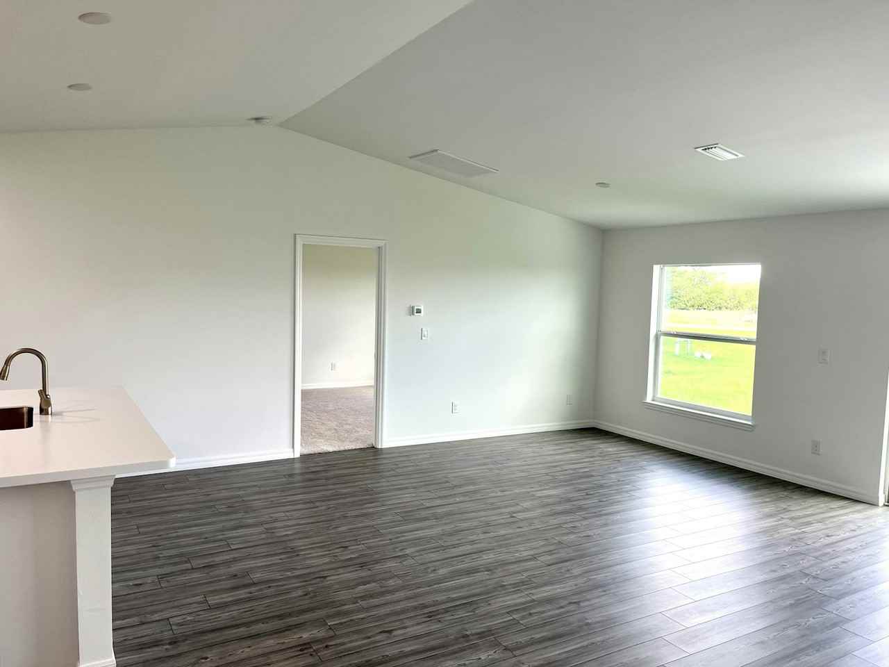 4303 Northeast 12th Court - Photo 4 of 13