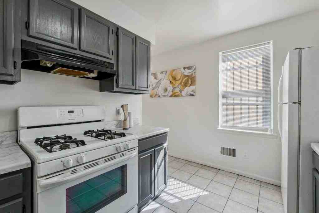 N Fremont Ave - Photo 5 of 11