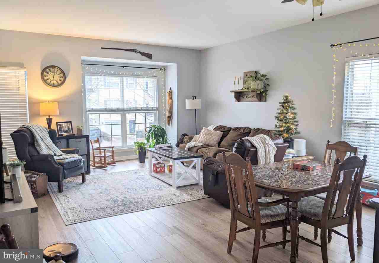 2256 Forsythia Dr - Photo 3 of 6