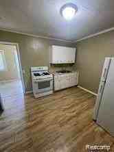 8100 Meadow Ave - Photo 3 of 9