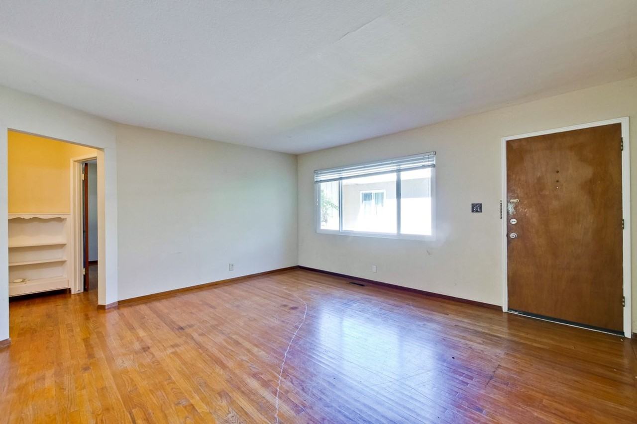 635 Cambridge Ave - Photo 3 of 18