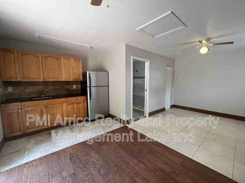 512 W Myrtle St #3 - Photo 4 of 9