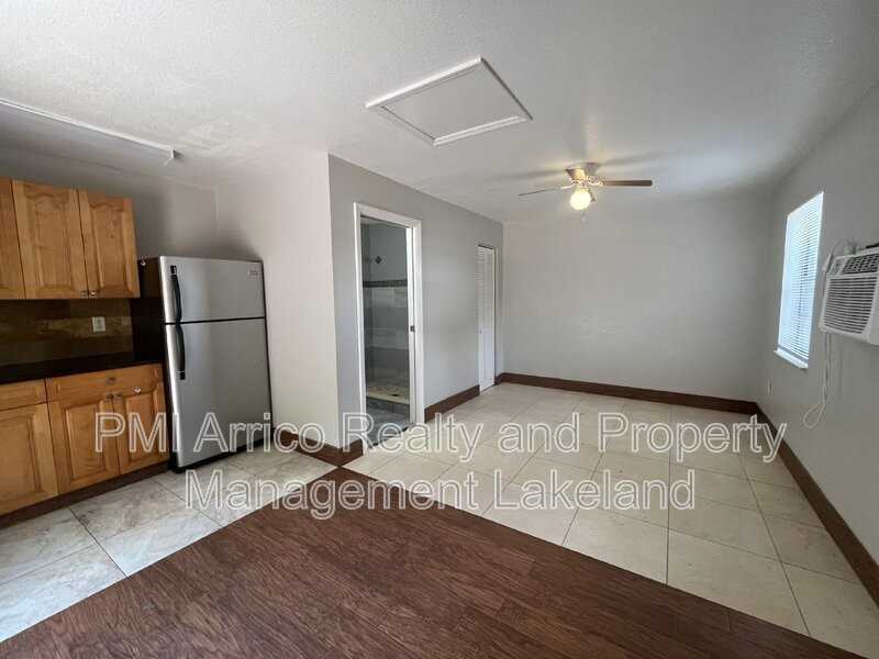 512 W Myrtle St #3 - Photo 5 of 9