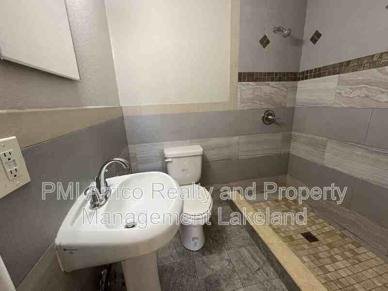 512 W Myrtle St #3 - Photo 7 of 9