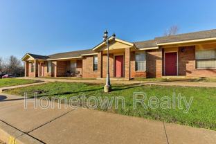 717 S Locust St - Photo 1 of 1