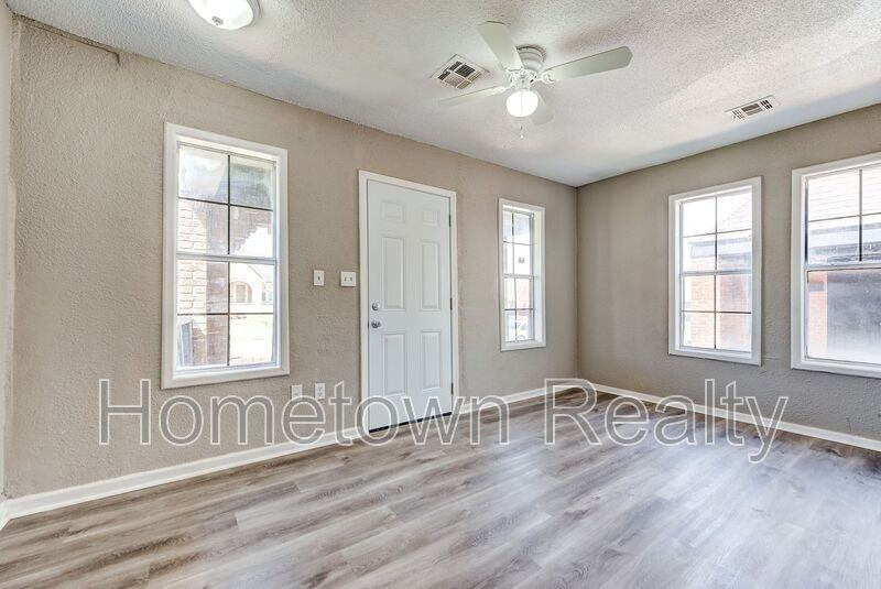 2122 Glen Ellyn St - Photo 3 of 16