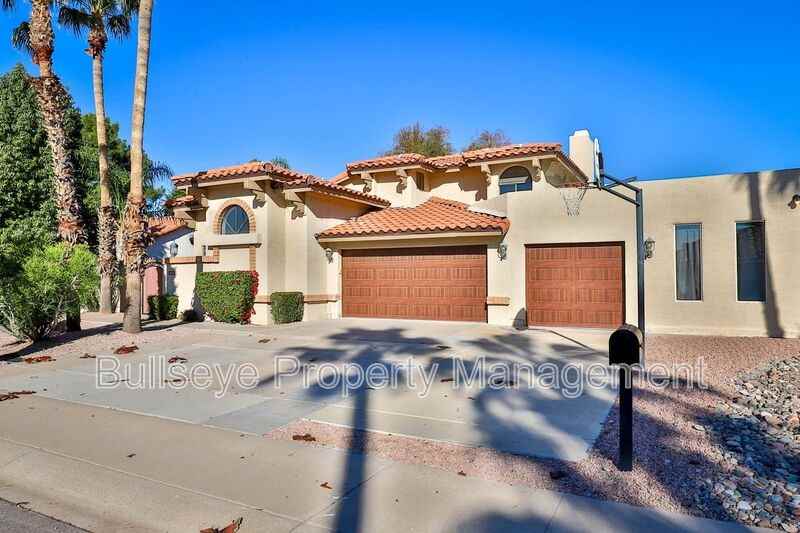 10262 E Clinton St - Photo 3 of 40