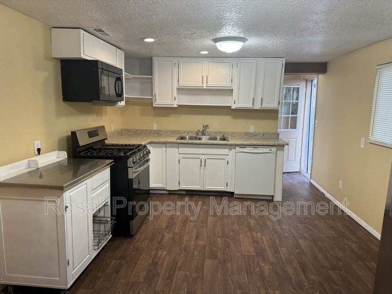 2328 Bridge Blvd Sw - Photo 2 of 21