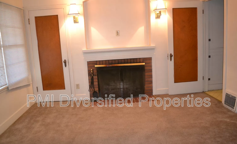 636 S Center St - Photo 2 of 6