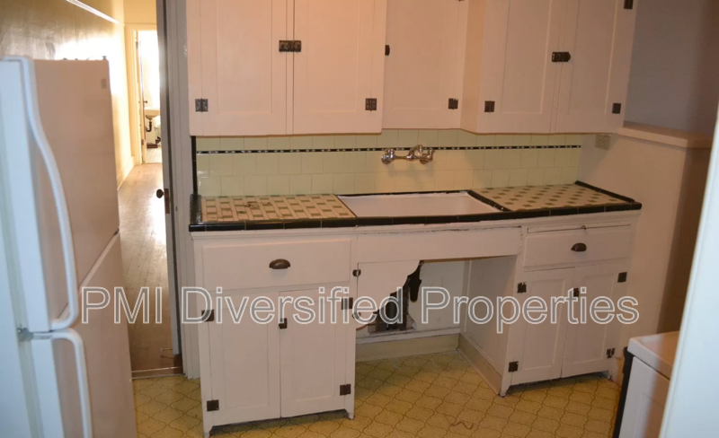 636 S Center St - Photo 3 of 6