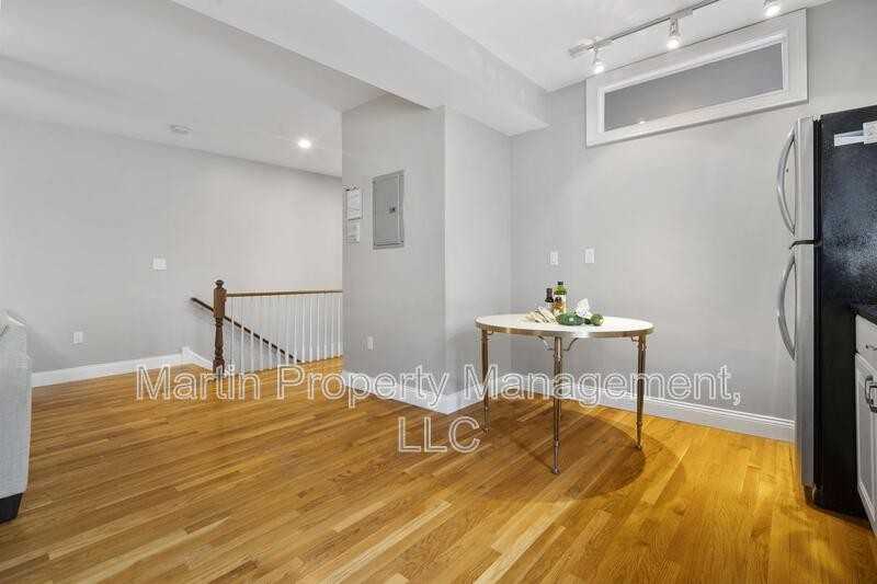 734 E 6th St #3 - Photo 7 of 14