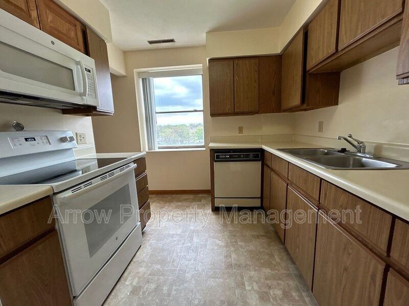 208 E #6D - Photo 4 of 17