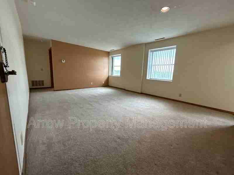 208 E #6D - Photo 2 of 17