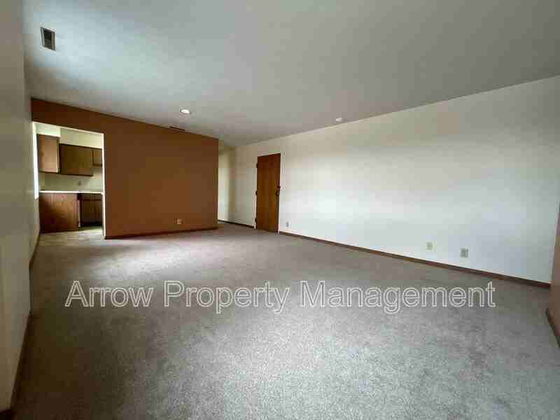 208 E #6D - Photo 3 of 17