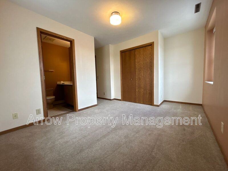 208 E #6D - Photo 6 of 17