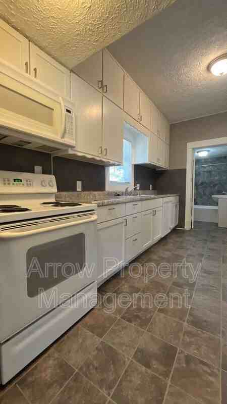 6521 Logan Ave - Photo 2 of 11