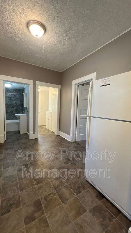 6521 Logan Ave - Photo 3 of 11