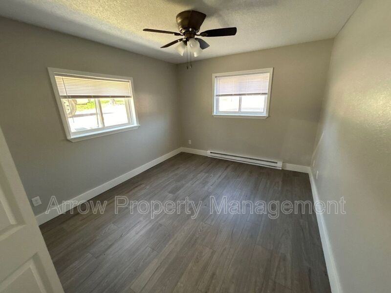 216 Park Ave - Photo 3 of 7