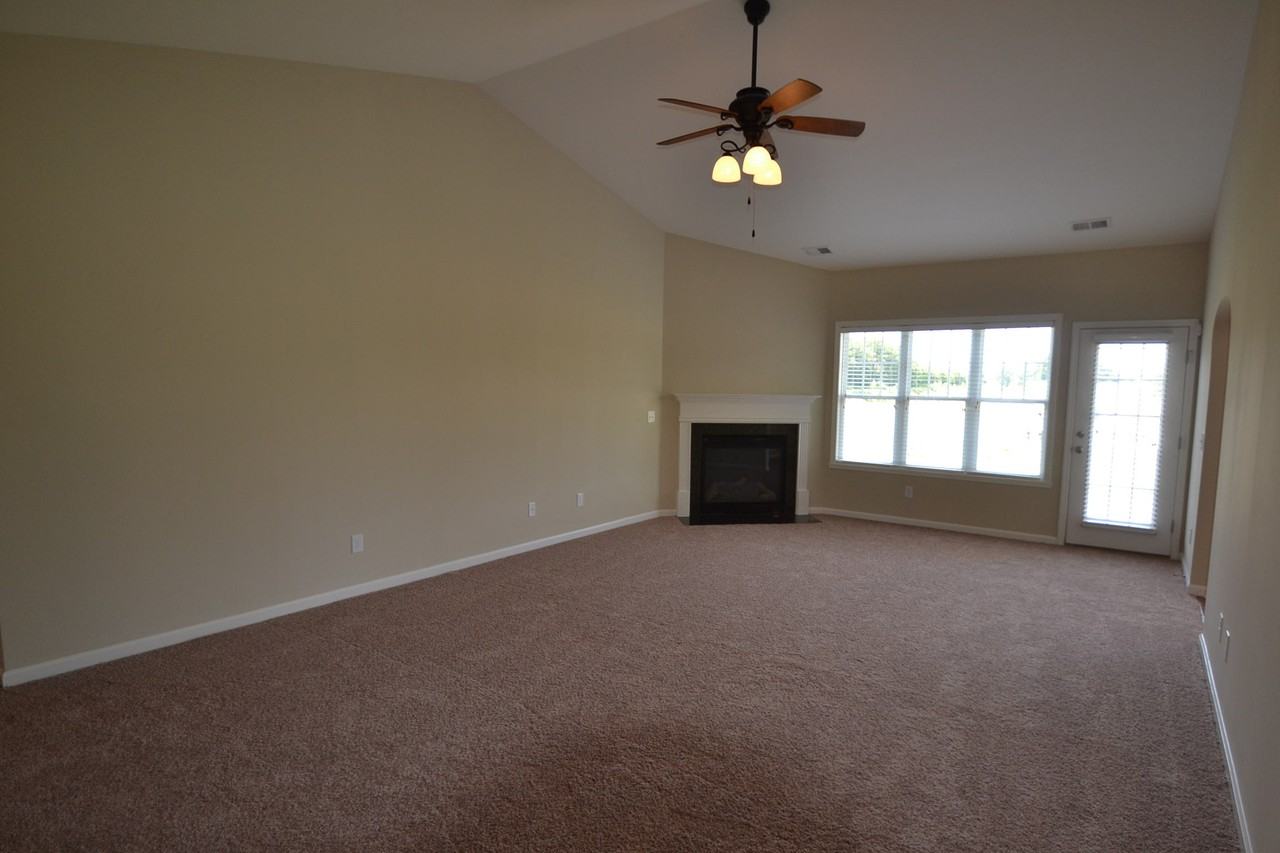 101 Alcove Ct - Photo 3 of 10