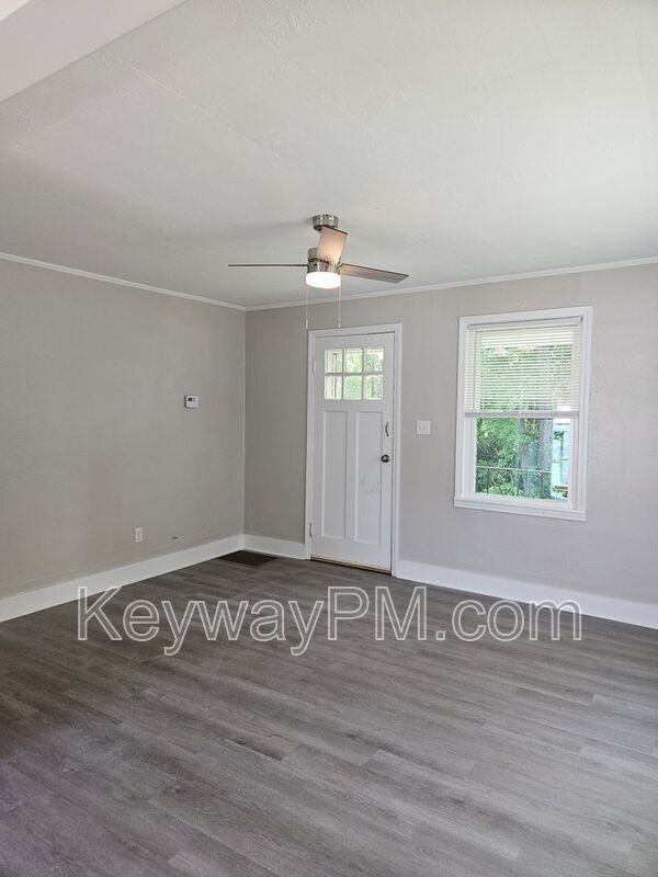 302 Crystal Lake Dr - Photo 5 of 12