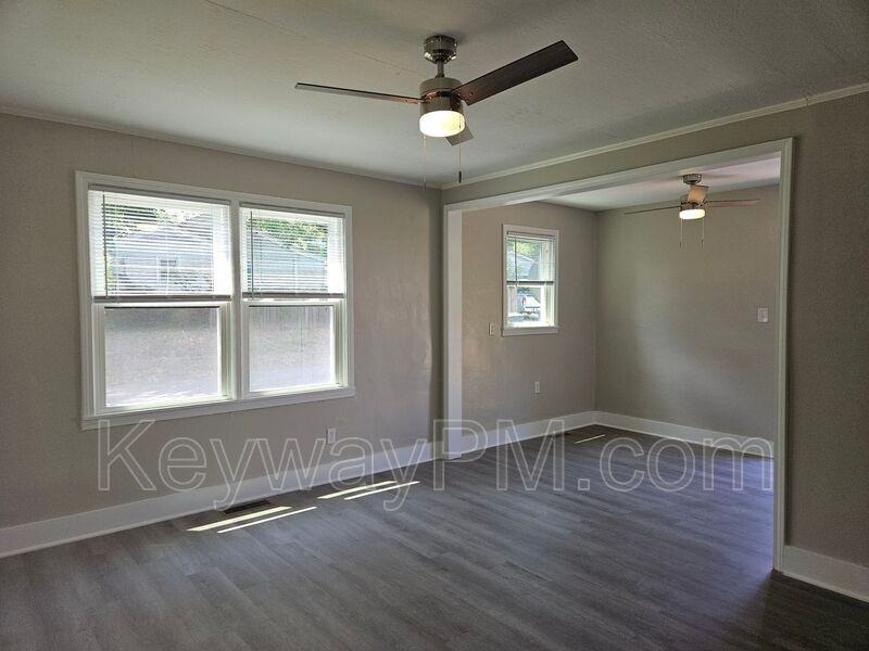 302 Crystal Lake Dr - Photo 7 of 12