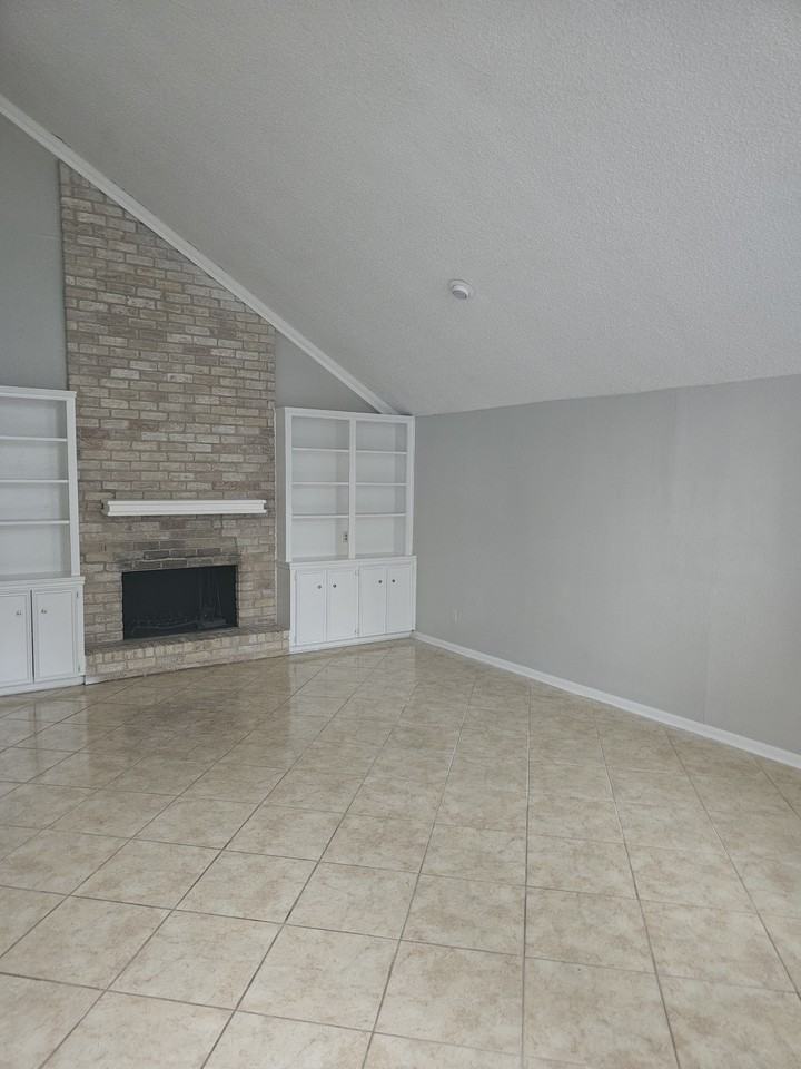 2203 Ashmont Ct - Photo 2 of 11