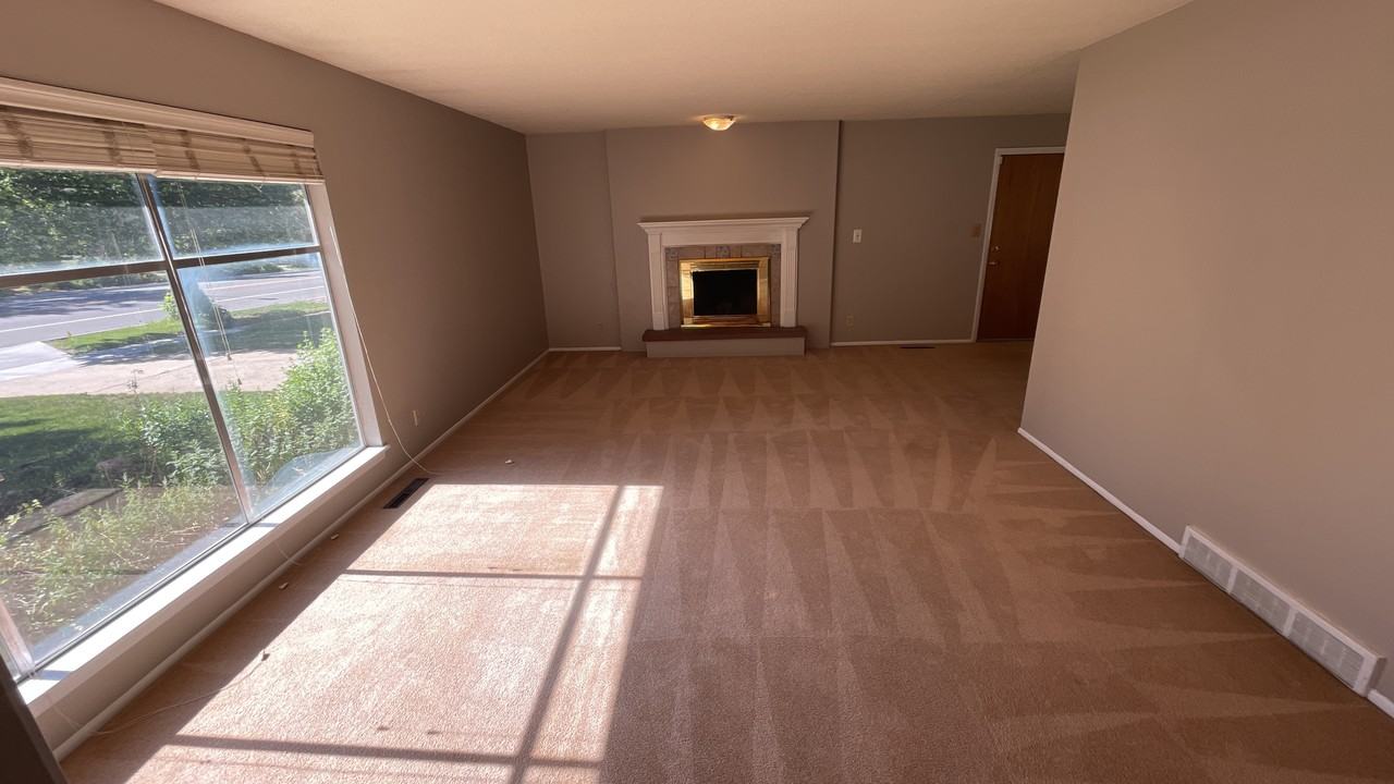 630 N 30th St - Photo 2 of 10
