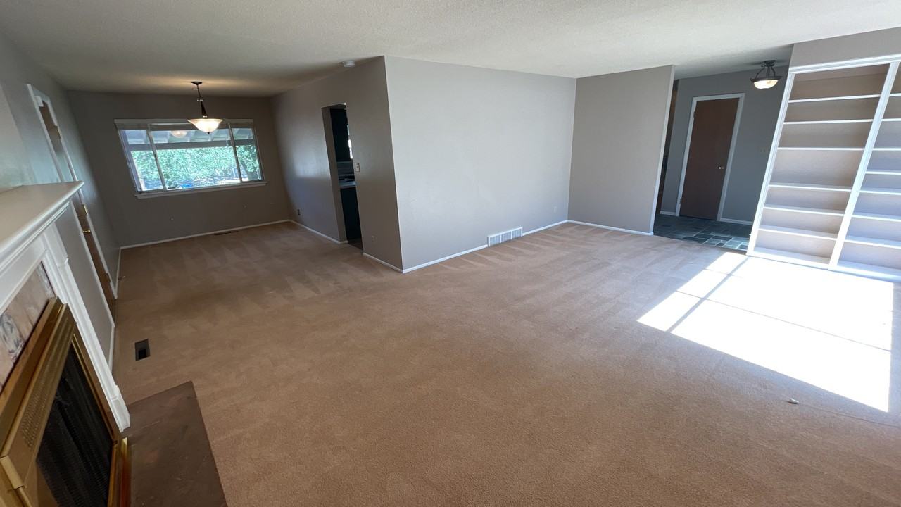 630 N 30th St - Photo 3 of 10