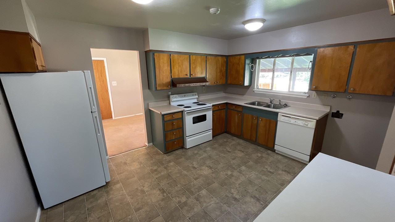 630 N 30th St - Photo 4 of 10