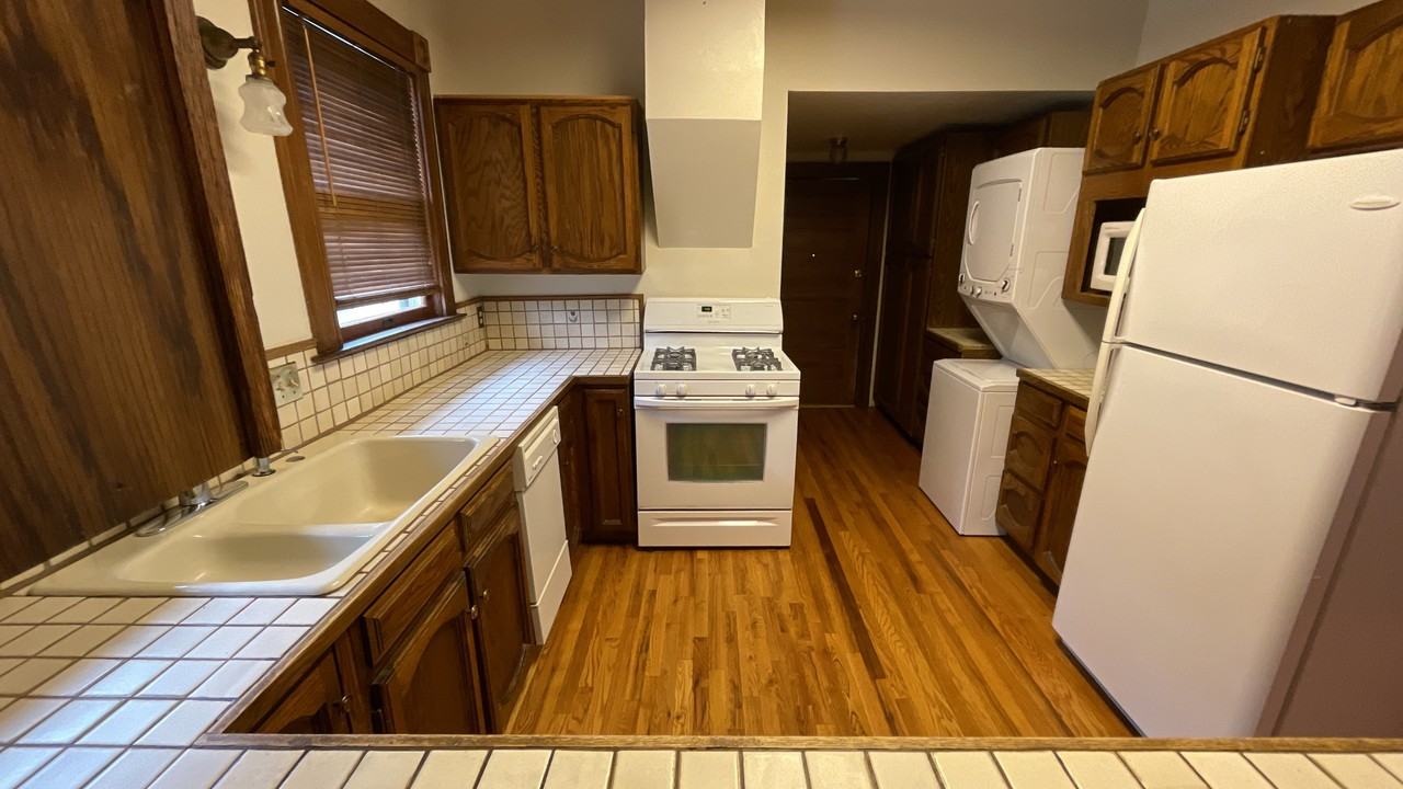 418 E Dale St - Photo 5 of 7