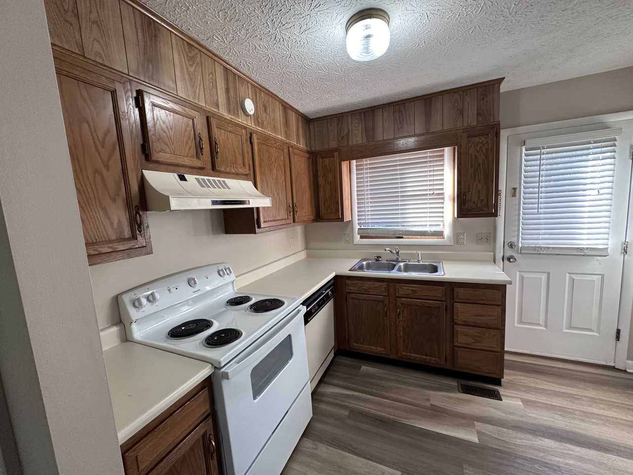 925 Kendrick Creek Rd - Photo 2 of 8