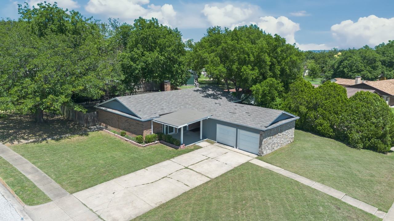 128 Lakeway Dr - Photo 2 of 36