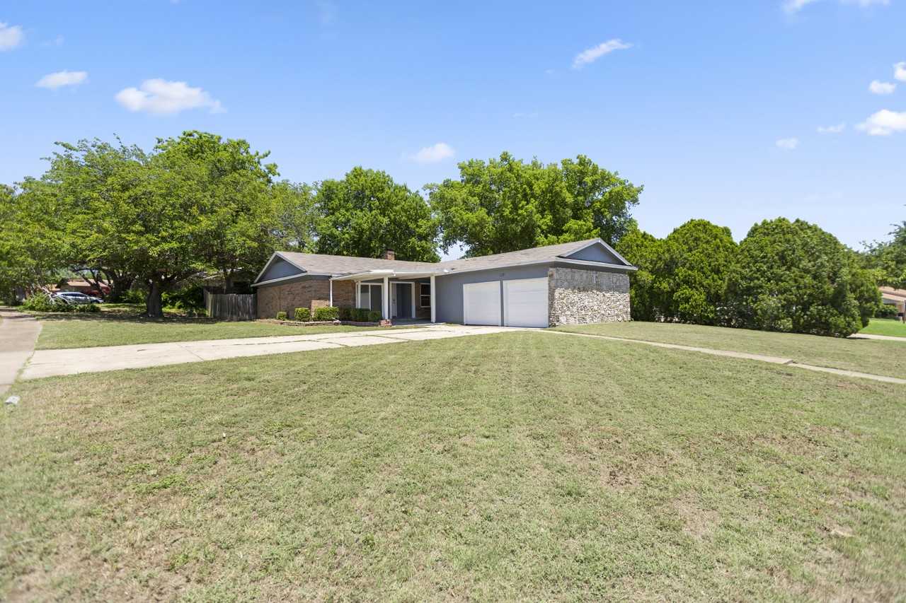 128 Lakeway Dr - Photo 3 of 36