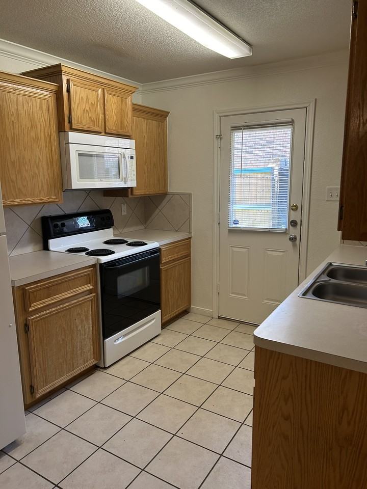 313 Cedar Ridge Dr #B - Photo 3 of 22