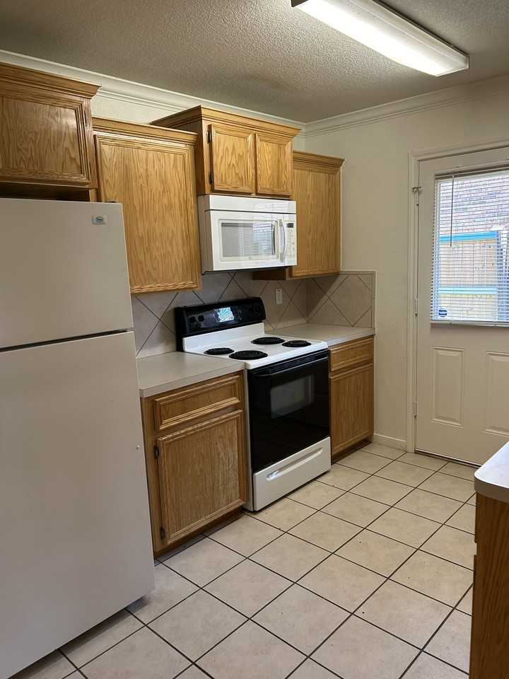 313 Cedar Ridge Dr #B - Photo 4 of 22