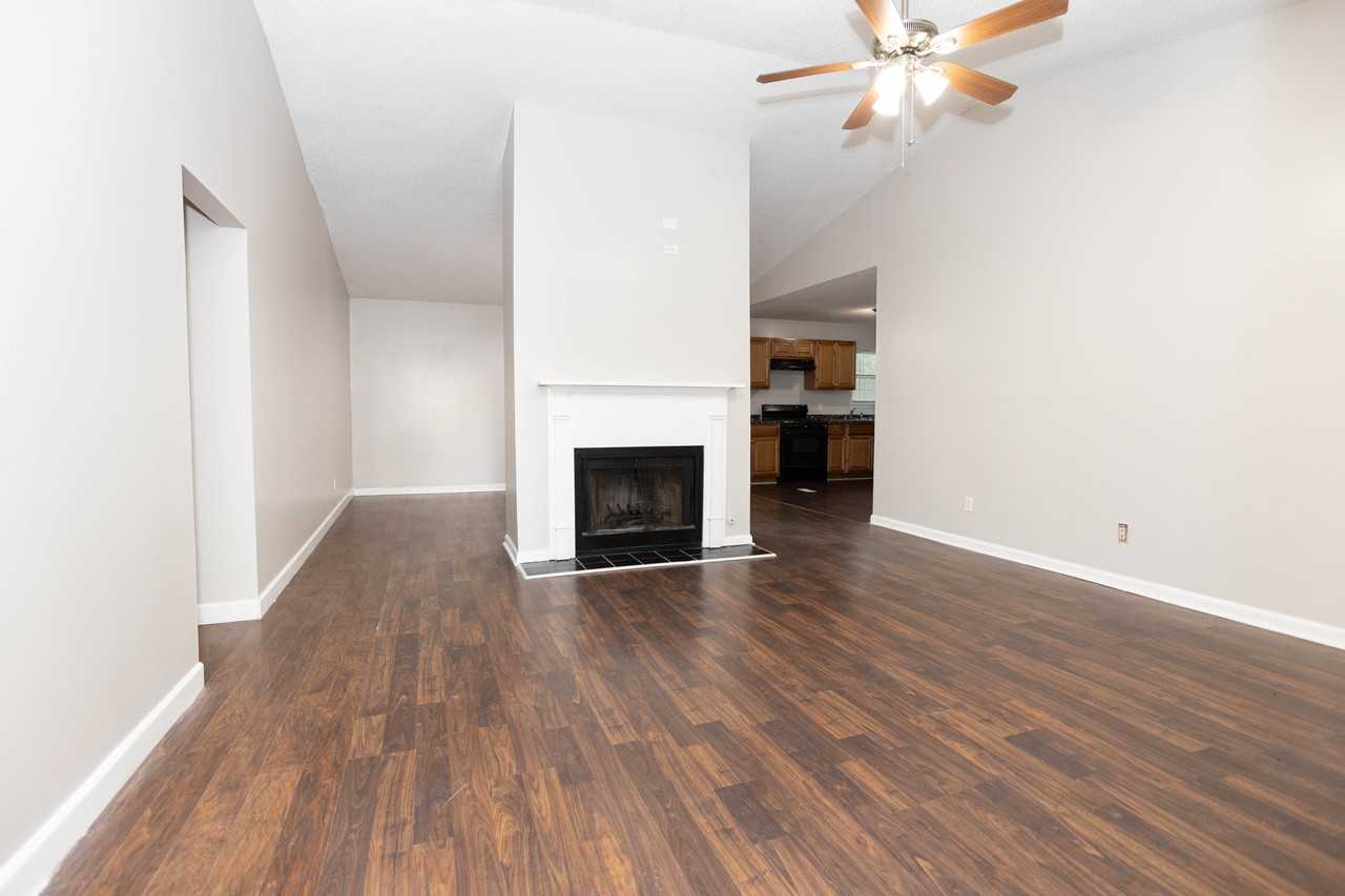 111 Neal Ave - Photo 2 of 21