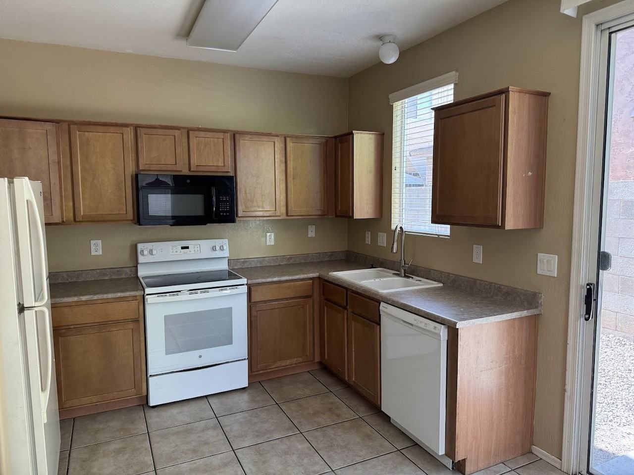 5322 W Odeum Ln - Photo 2 of 19