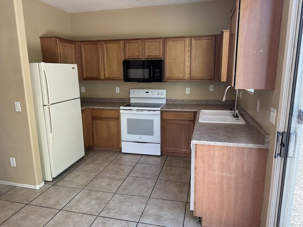 5322 W Odeum Ln - Photo 3 of 19