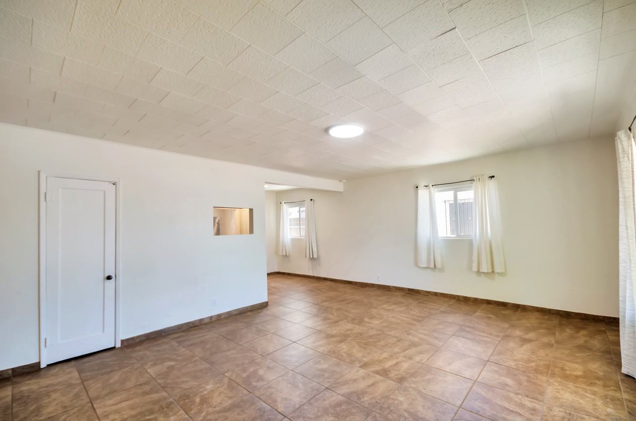 1520 E Silver St - Photo 4 of 25