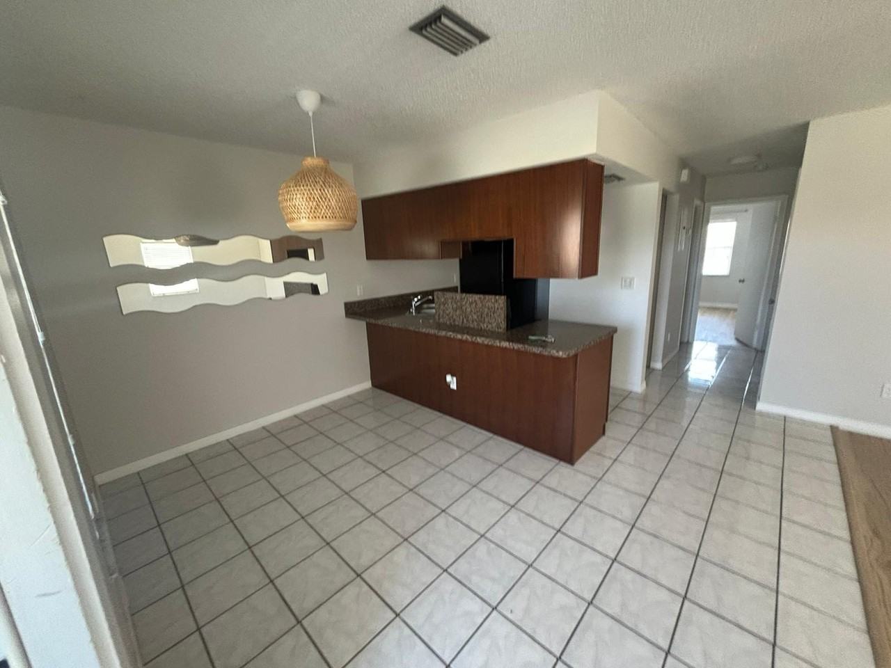 1702 Gulfstream Ave #3 - Photo 6 of 12