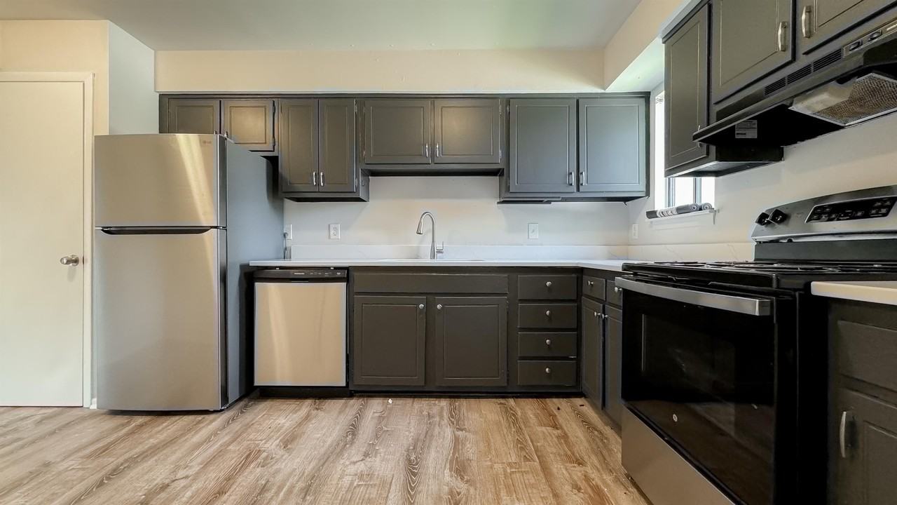 1373 E Tanners Creek Dr #1 - Photo 2 of 32