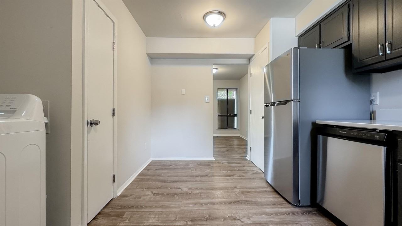 1373 E Tanners Creek Dr #1 - Photo 3 of 32