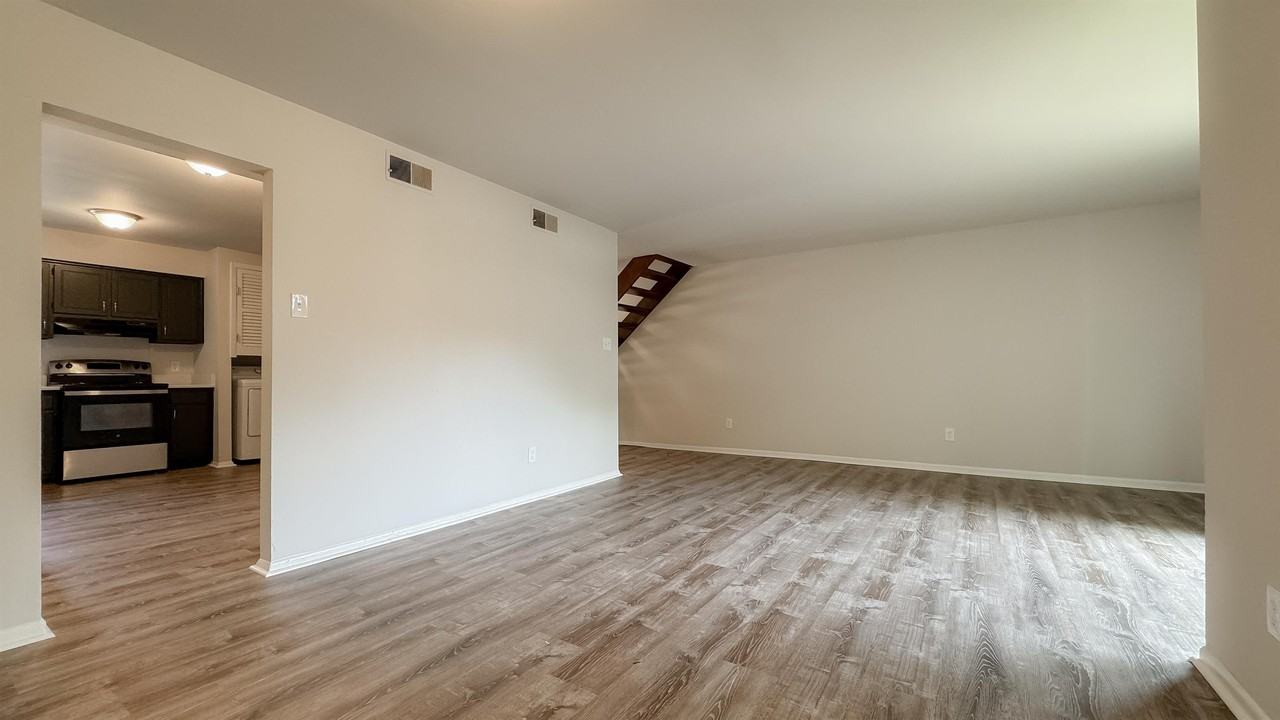 1373 E Tanners Creek Dr #1 - Photo 5 of 32