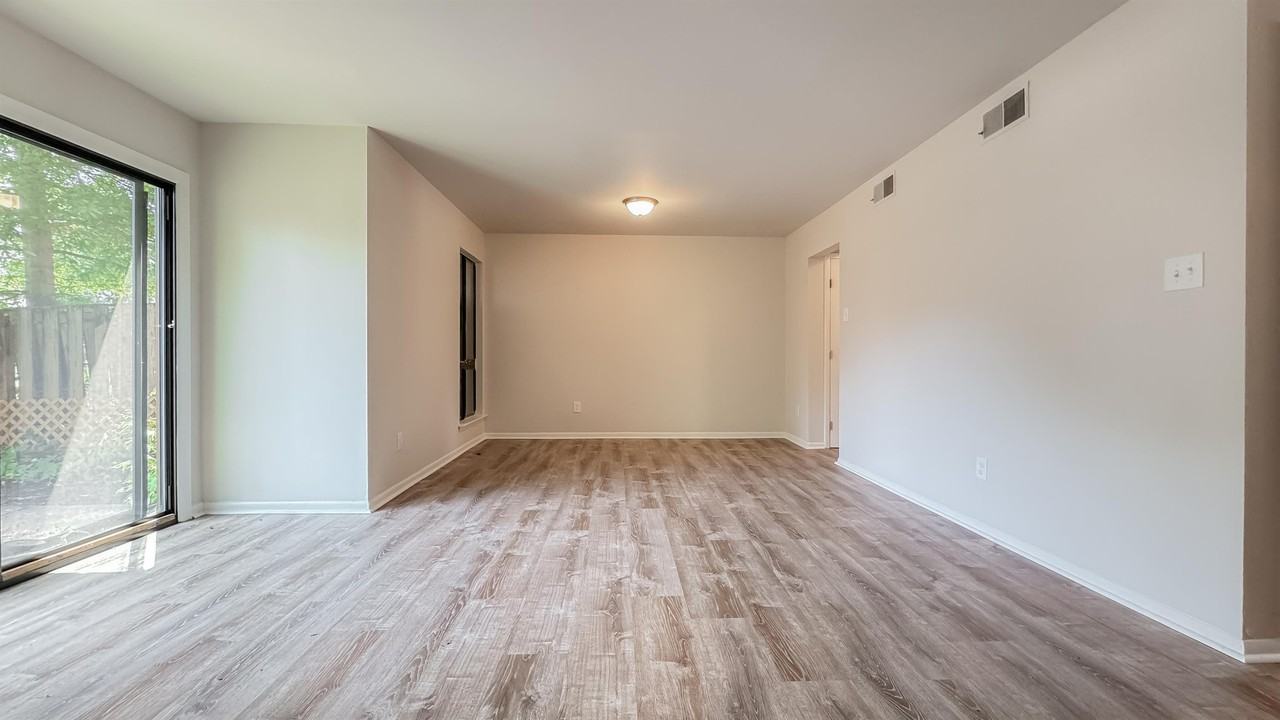 1373 E Tanners Creek Dr #1 - Photo 6 of 32